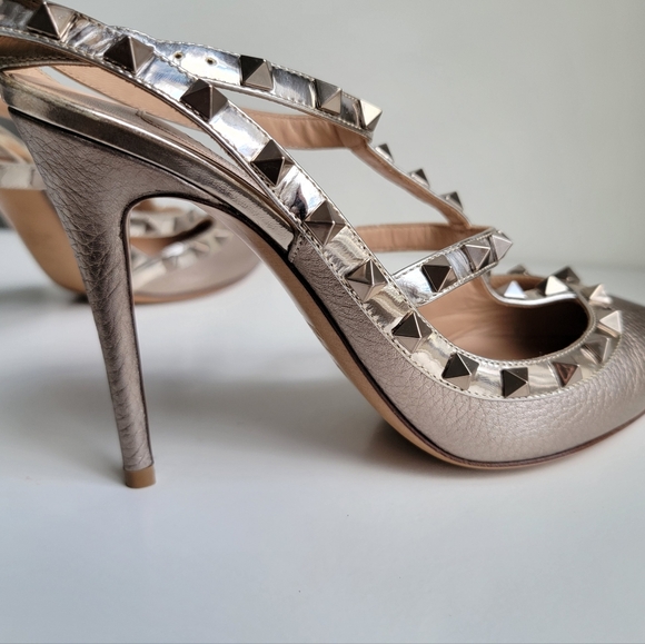 Valentino Garavani Rockstud Strapped Pumps - Picture 13 of 13